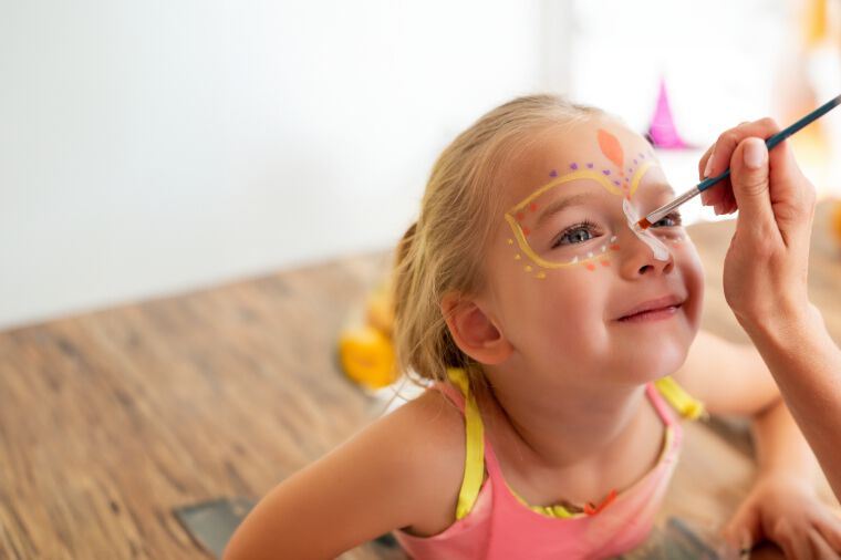 Promo grid image: Kids' Make Up